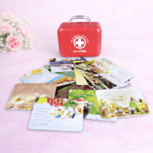 40 Tarjetas con Promesas Bíblicas en Caja Metálica – Primeros Auxilios para el Alma